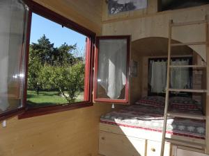 Provence Roulottes的厨房或小厨房