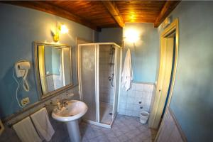 A bathroom at Villa Paladino - B&B e Guest House