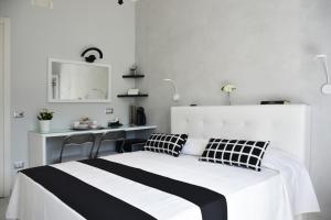 Posteľ alebo postele v izbe v ubytovaní Costantino Suites