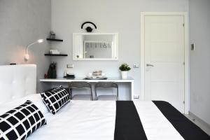 Posteľ alebo postele v izbe v ubytovaní Costantino Suites