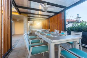 a dining room with a table and chairs on a patio at Apartment Solinar in Soline