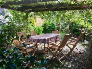 a table and four chairs in a garden at Culloden Farmhouse in Camelford