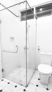 Kylpyhuone majoituspaikassa Ndalem Sarengat