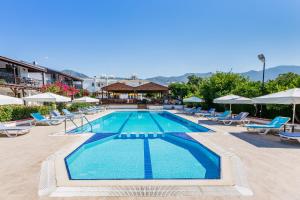 Nespecifikovaný výhled na hory nebo výhled na hory při pohledu z hotelu