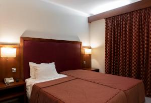 Ένα ή περισσότερα κρεβάτια σε δωμάτιο στο Hotel Samasa Fundao +31 φωτογραφίες
