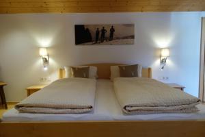 A bed or beds in a room at Ferienwohnung Brugger