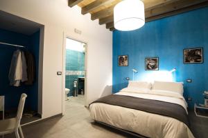 Postel nebo postele na pokoji v ubytování La Casa di Raffaele