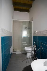 Koupelna v ubytování La Casa di Raffaele + 9 fotografií