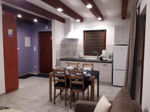 Kuchyňa alebo kuchynka v ubytovaní Apartament Fenowe Wzgórze