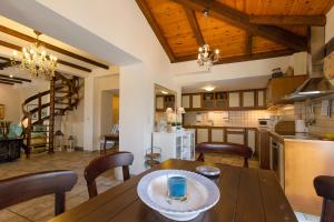 Posedenie v ubytovaní Imerolia Beach Villa Kassiopi Corfu