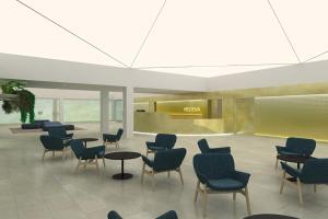 uma sala de espera com cadeiras e mesas num edifício em Hotel Medena Budget em Trogir