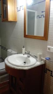 Un baño de La Casa Toledana - patio y terraza con vistas