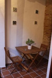 Imagen de la galería de La Casa Toledana - patio y terraza con vistas, en Toledo