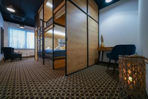 Posteľ alebo postele v izbe v ubytovaní CHORS like a hotel - Capsule & NFT Boutique Hostel Bratislava - City Center