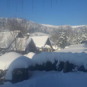 Kış mevsiminde Biały domek