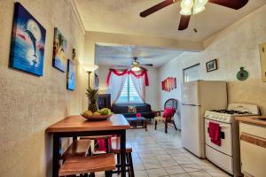 Cucina o angolo cottura di Coconut Palms Inn