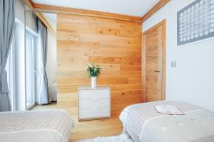 Posteľ alebo postele v izbe v ubytovaní Apartament Skrzyczne