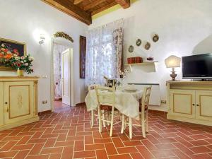 a dining room with a table and chairs and a television at Ricale in Florence