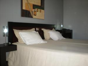 Cama ou camas em um quarto em Hotel Dom Joao IV