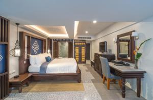 Кровать или кровати в номере Aonang Princeville Villa Resort & Spa - GHA WellHotel-Halal Certified, Krabi, Thailand