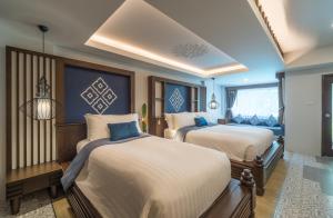 Кровать или кровати в номере Aonang Princeville Villa Resort & Spa - GHA WellHotel-Halal Certified, Krabi, Thailand
