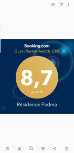 a screenshot of the guest review awards notification panel at Résidence Padma in Flic-en-Flac