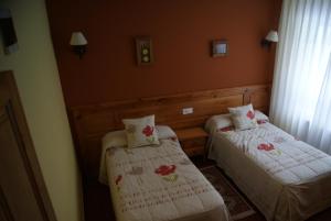 Posteľ alebo postele v izbe v ubytovaní Hotel Garganta del Cares