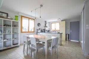 A cozinha ou cozinha compacta de Les Costils