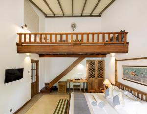 TV a/nebo společenská místnost v ubytování Bilin Tree House