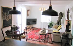 a living room with a couch and a table at Residenza storica con vista panoramica in Perugia