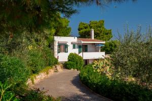 a house on a hill with a gravel driveway at Villaggio Passo Dell'Arciprete in Vieste