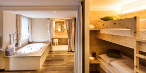 Postel nebo postele na pokoji v ubytování Hotel Fameli + 62 fotografií