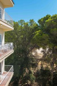 En balkon eller terrasse på Hotel Urania Arenal - Adults Recommended + 15 billeder