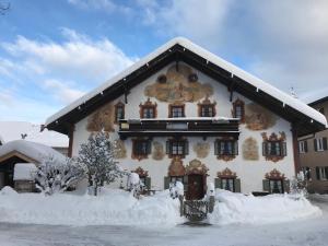 Galeriebild der Unterkunft Zum Kirchenbauer in Oberammergau