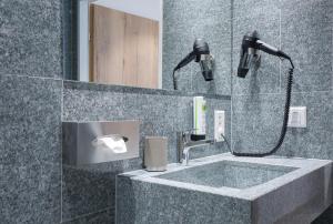 Koupelna v ubytování Hotel Vaduzerhof by b-smart + 37 fotografií