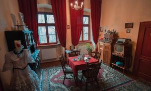 Telewizja i/lub zestaw kina domowego w obiekcie Zamek Dobroszyce