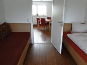 a room with a bed and a dining room with a table at Ferienwohnung 4 in den Krautgärten in Ochsenburg