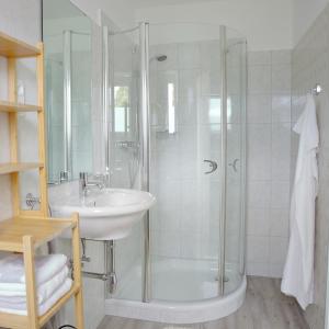 A bathroom at Apartments Obdach Még 18 kép