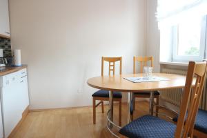 A kitchen or kitchenette at Apartments Obdach