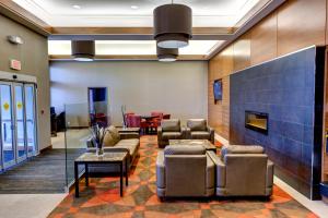 Gallery image of Radisson Hotel & Suites Fort McMurray in Fort McMurray