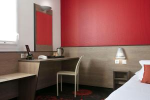 Ένα ή περισσότερα κρεβάτια σε δωμάτιο στο Hotel Clermont Estaing