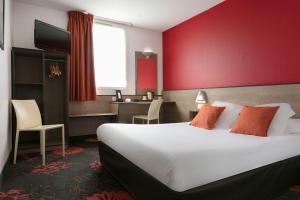 Ένα ή περισσότερα κρεβάτια σε δωμάτιο στο Hotel Clermont Estaing