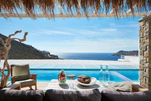 Der Swimmingpool an oder in der Nähe von Myconian Villa Collection - Preferred Hotels & Resorts