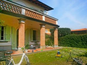 a house with a bike parked in front of it at Villa Marzia by Interhome in Forte dei Marmi