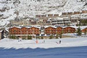 people on skis in the snow at Hotel Nordic in El Tarter