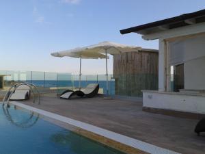 Bazén v ubytování Hotel L'Approdo nebo v jeho okolí