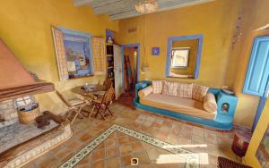 a living room with a couch and a table at Casa Teulada in Teulada