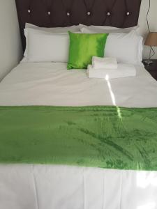Postel nebo postele na pokoji v ubytování MZET GUEST HOUSE
