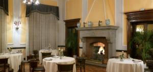 a dining room with a fire place and a fireplace at Sina Brufani in Perugia