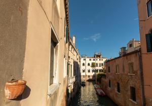 a view of a canal between two buildings at Liassidi Arco in Venice